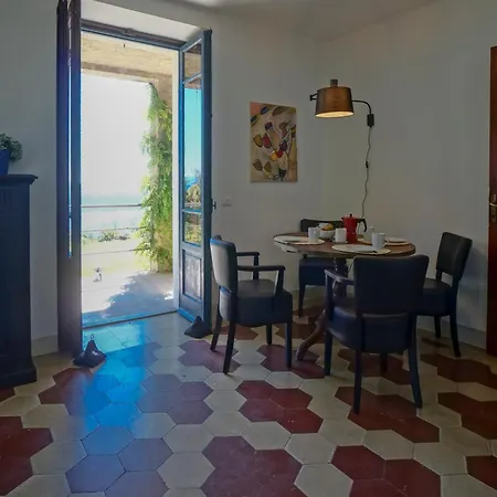 App 1 Per Famiglie Con Splendida Vista Belgirate